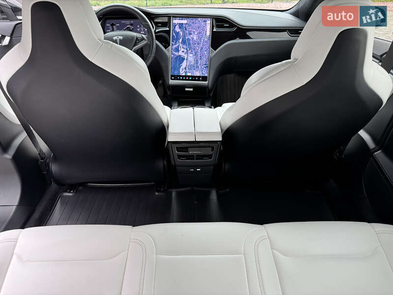 Ліфтбек Tesla Model S 2019 в Стрию