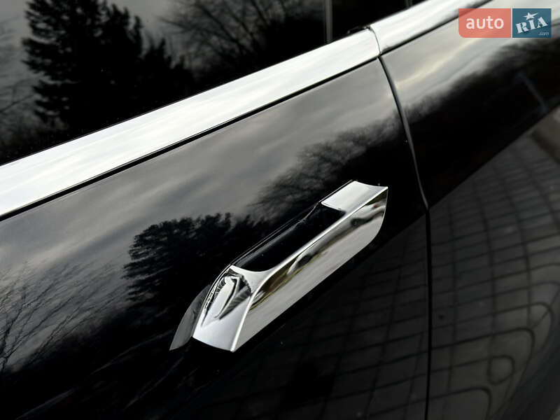 Лифтбек Tesla Model S 2017 в Львове