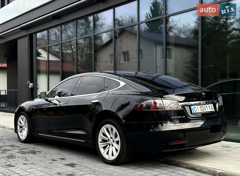 Лифтбек Tesla Model S 2017 в Львове
