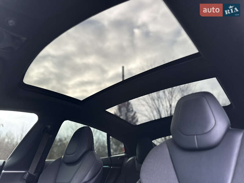 Лифтбек Tesla Model S 2017 в Львове