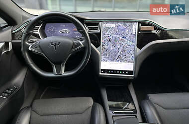 Лифтбек Tesla Model S 2017 в Львове