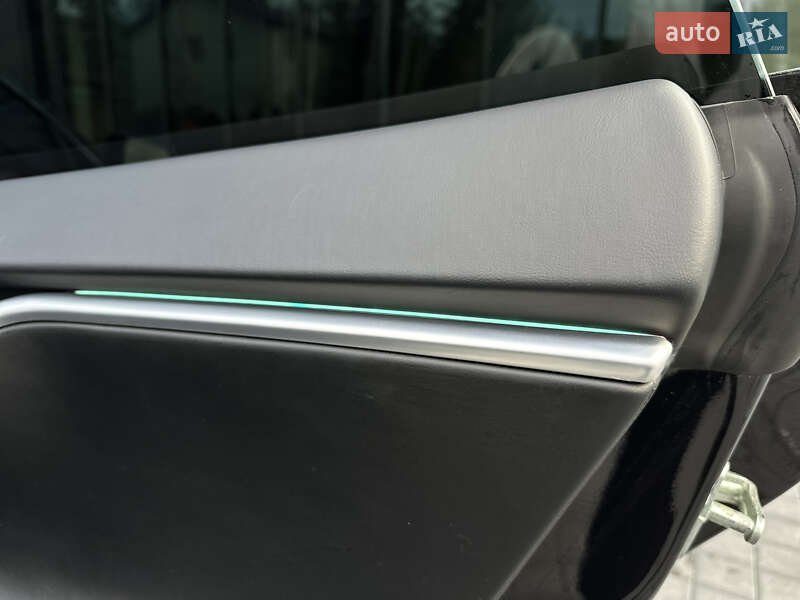 Лифтбек Tesla Model S 2017 в Львове