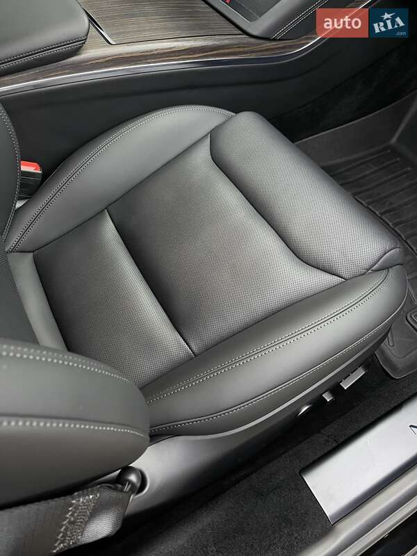 Лифтбек Tesla Model S 2022 в Виннице