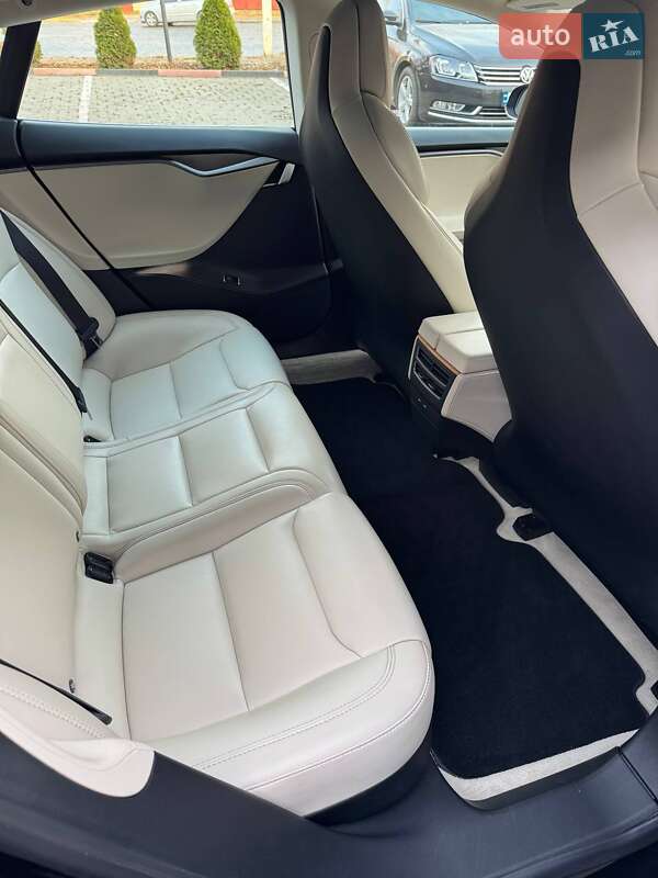 Лифтбек Tesla Model S 2019 в Тернополе
