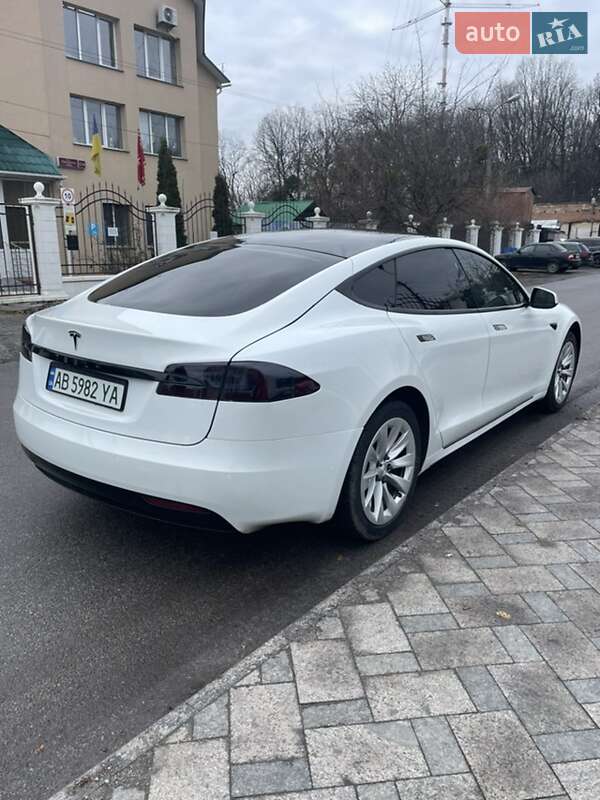 Лифтбек Tesla Model S 2018 в Виннице