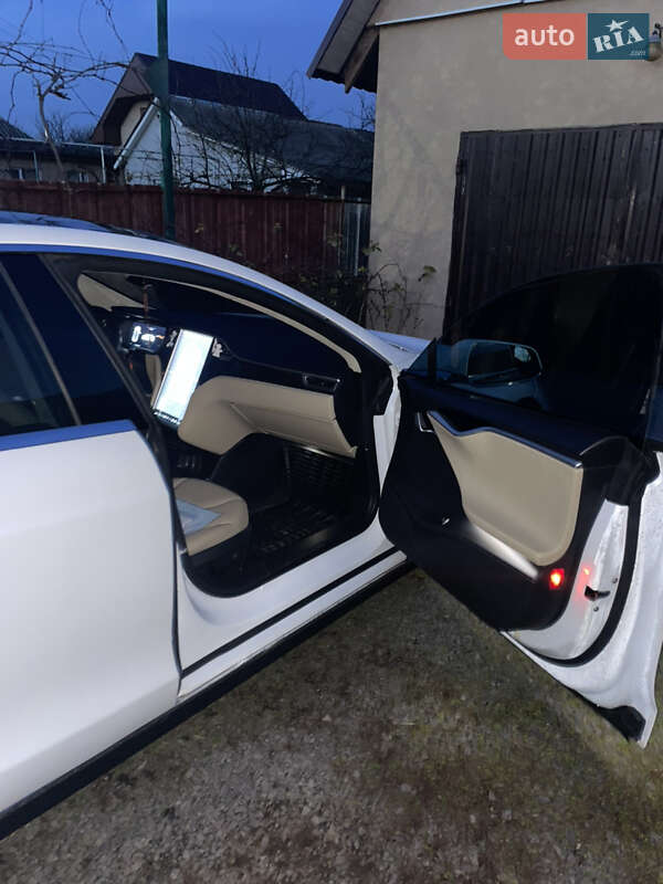 Лифтбек Tesla Model S 2014 в Ужгороде