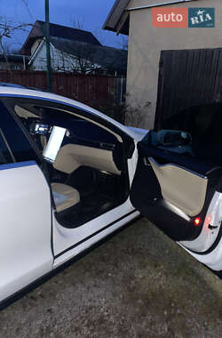 Ліфтбек Tesla Model S 2014 в 