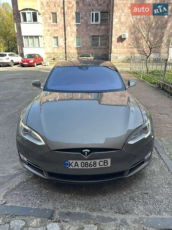 Ліфтбек Tesla Model S 2015 в Славутичі