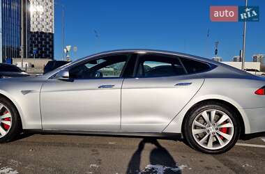 Лифтбек Tesla Model S 2015 в Киеве