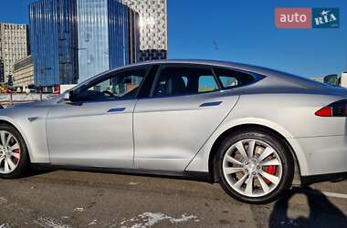 Лифтбек Tesla Model S 2015 в Киеве