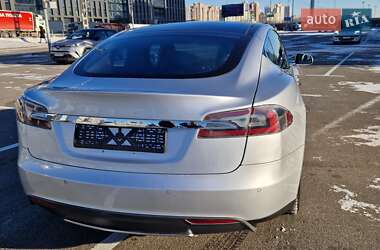 Лифтбек Tesla Model S 2015 в Киеве