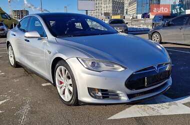 Tesla Model S 2015