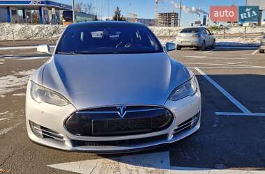 Лифтбек Tesla Model S 2015 в Киеве