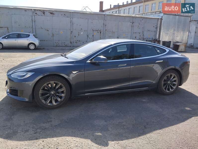 Ліфтбек Tesla Model S 2016 в Миколаєві