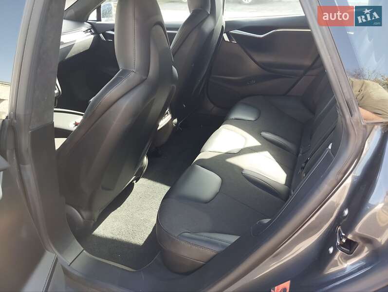 Ліфтбек Tesla Model S 2016 в Миколаєві