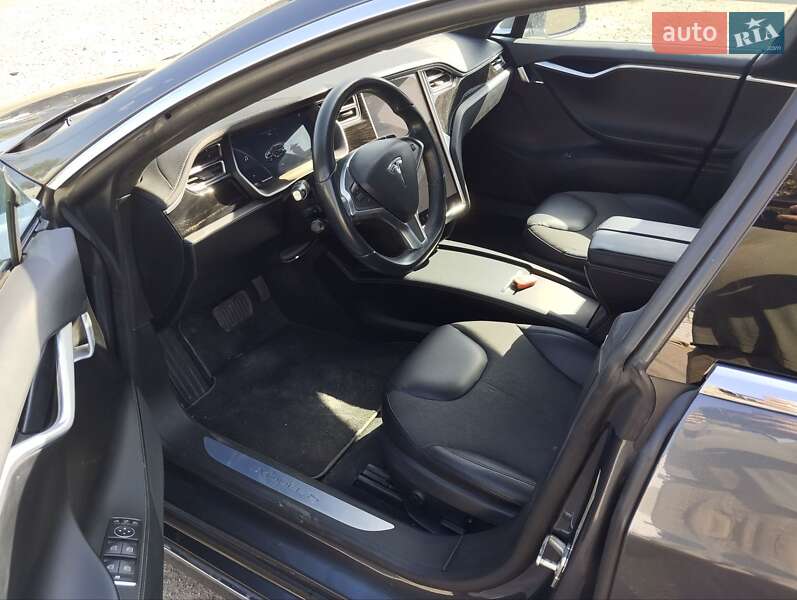 Ліфтбек Tesla Model S 2016 в Миколаєві