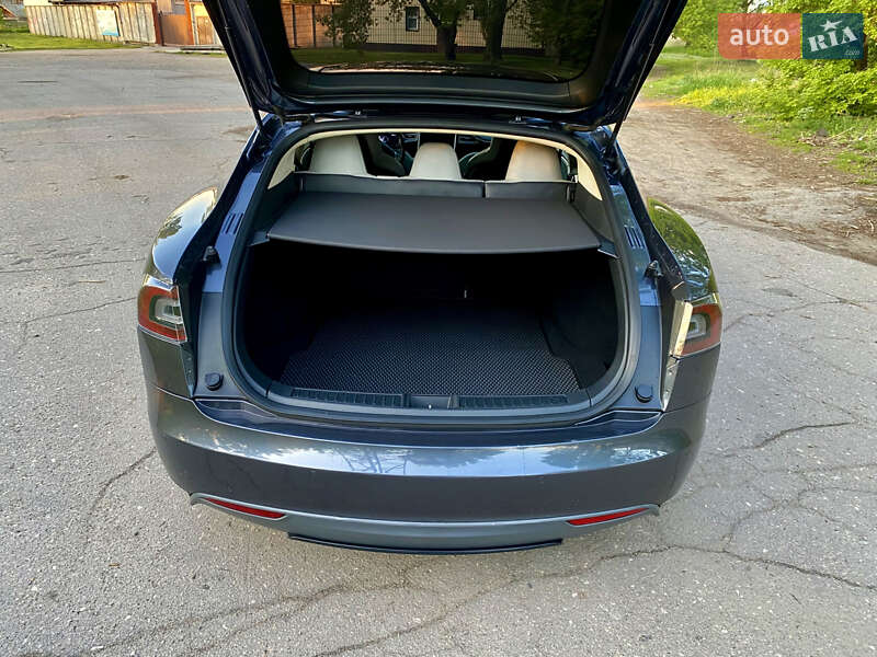 Ліфтбек Tesla Model S 2015 в Харкові