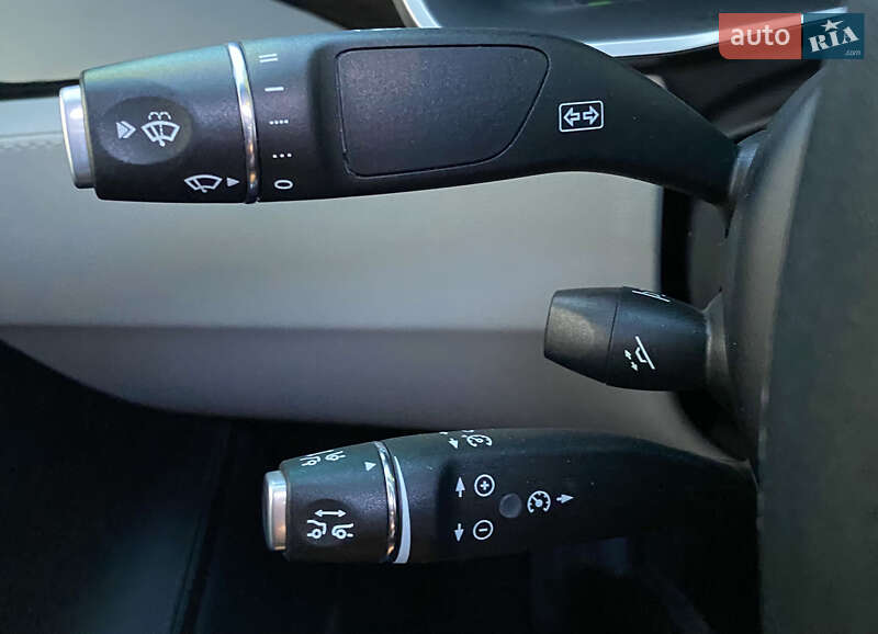 Ліфтбек Tesla Model S 2015 в Харкові