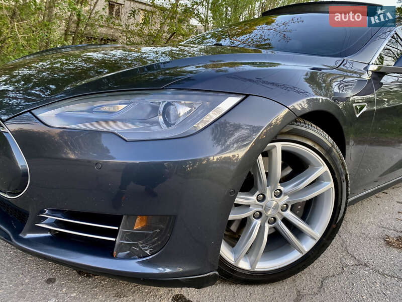 Ліфтбек Tesla Model S 2015 в Харкові