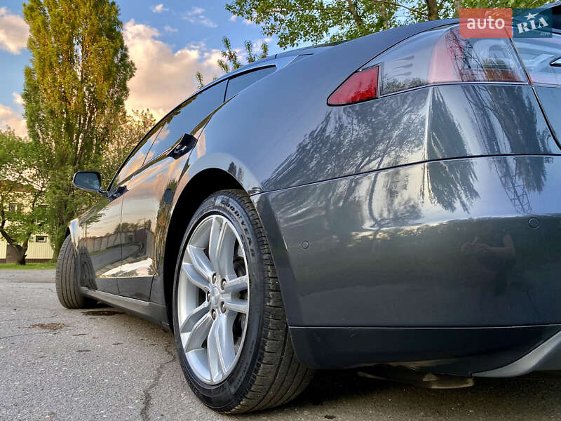 Ліфтбек Tesla Model S 2015 в Харкові