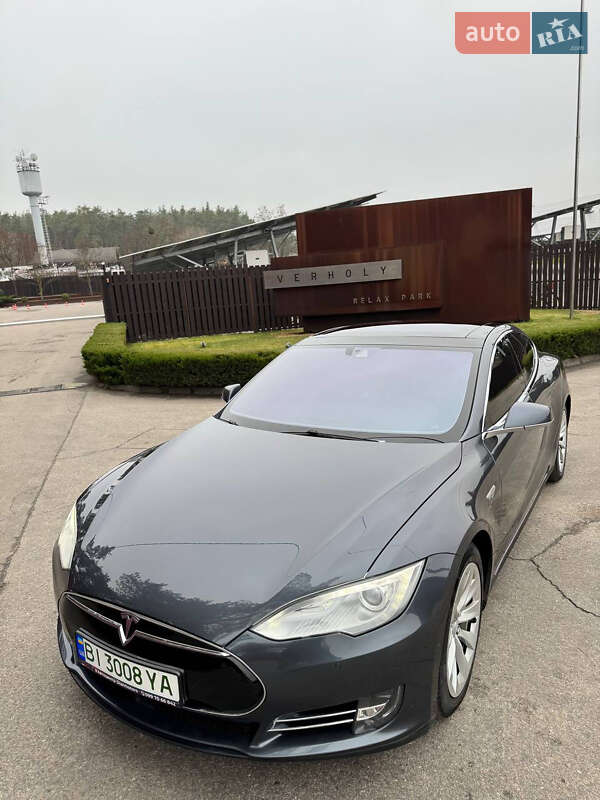 Лифтбек Tesla Model S 2016 в Полтаве