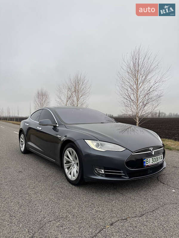 Лифтбек Tesla Model S 2016 в Полтаве