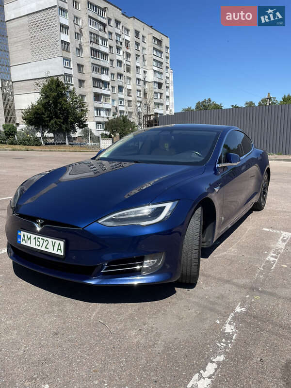 Лифтбек Tesla Model S 2017 в Житомире