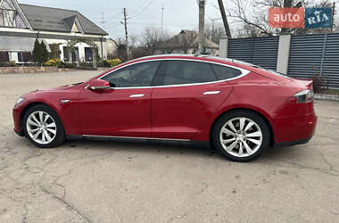 Лифтбек Tesla Model S 2015 в 