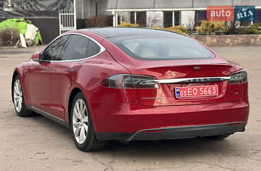 Лифтбек Tesla Model S 2015 в 