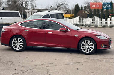 Лифтбек Tesla Model S 2015 в 