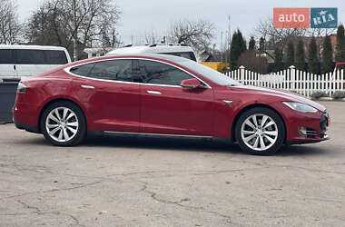 Лифтбек Tesla Model S 2015 в 