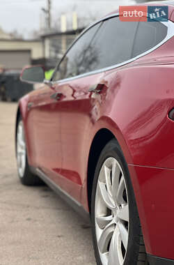 Лифтбек Tesla Model S 2015 в 