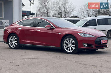 Лифтбек Tesla Model S 2015 в 