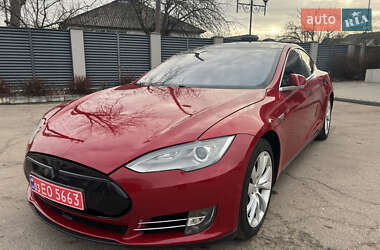 Лифтбек Tesla Model S 2015 в 