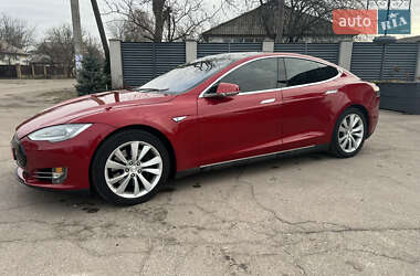 Лифтбек Tesla Model S 2015 в 