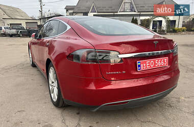 Лифтбек Tesla Model S 2015 в 