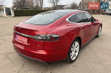 Лифтбек Tesla Model S 2015 в 
