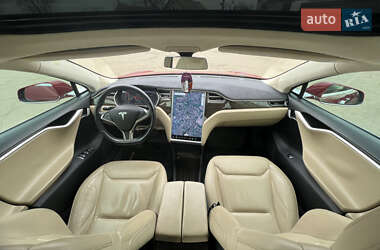 Лифтбек Tesla Model S 2015 в 