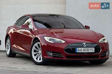 Ліфтбек Tesla Model S 2015 в Сарнах