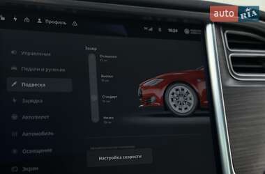 Ліфтбек Tesla Model S 2015 в Сарнах