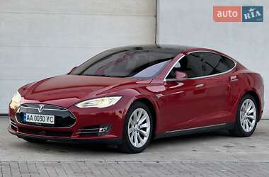 Ліфтбек Tesla Model S 2015 в Сарнах