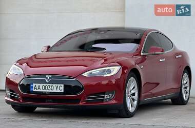 Ліфтбек Tesla Model S 2015 в Сарнах