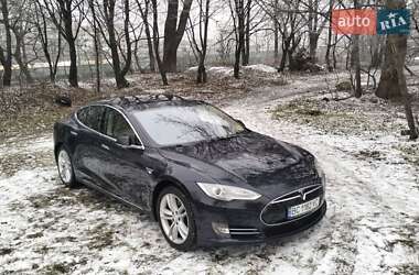 Tesla Model S 2015