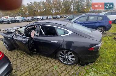 Лифтбек Tesla Model S 2015 в 