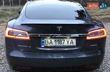 Ліфтбек Tesla Model S 2016 в Саврані