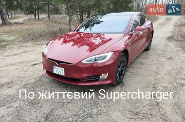 Ліфтбек Tesla Model S 2016 в Києві