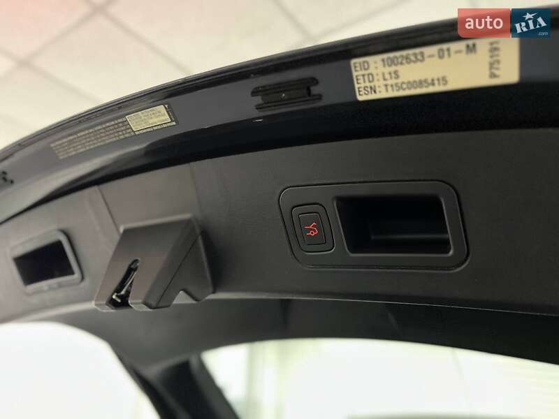 Ліфтбек Tesla Model S 2015 в Полтаві