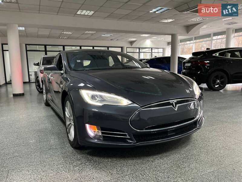 Ліфтбек Tesla Model S 2015 в Полтаві