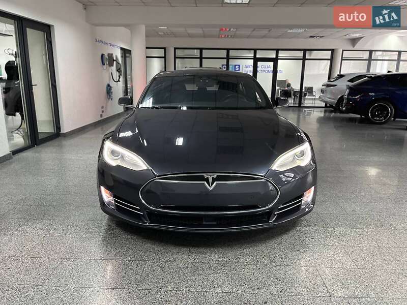 Ліфтбек Tesla Model S 2015 в Полтаві