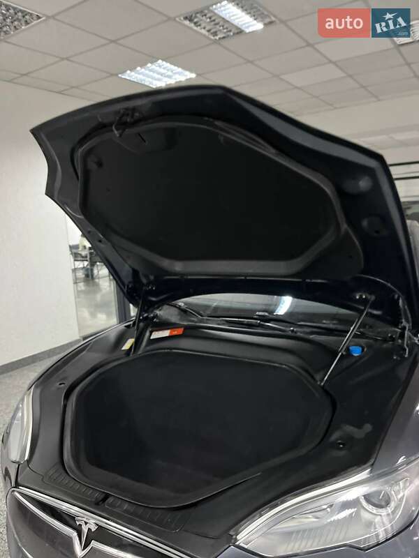 Ліфтбек Tesla Model S 2015 в Полтаві